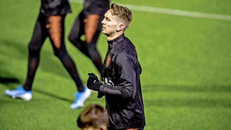 Breekijzer De Jong hoopt dat Depay ’gewoon op tijd’ fit is