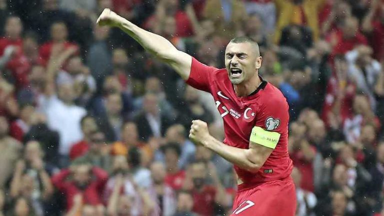Turkije en Frankrijk plaatsen zich voor EK