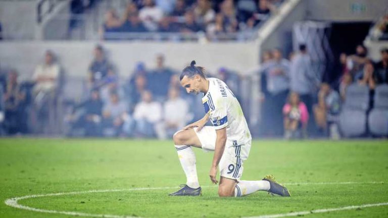 Zlatan (38) op de knieën in de VS