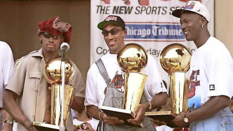 Michael Jordan kluistert Amerikanen aan buis