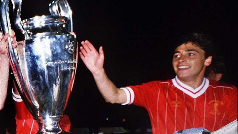Liverpool rouwt om overleden oud-speler Robinson (61)