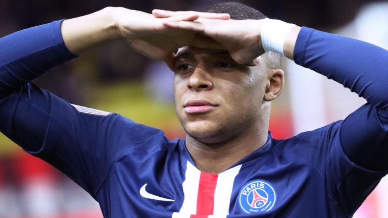 ‘Koerswijziging in ‘Operación Mbappé’ scheelt Real Madrid 150 miljoen’
