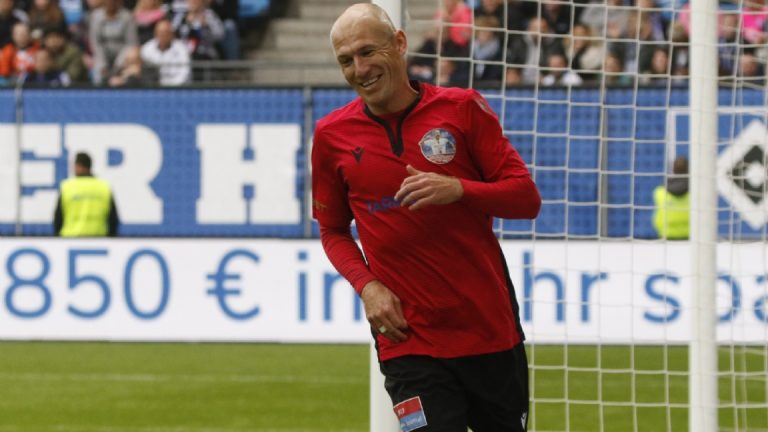 Robben speelt met gedachte over comeback: ‘Het begon te kriebelen’