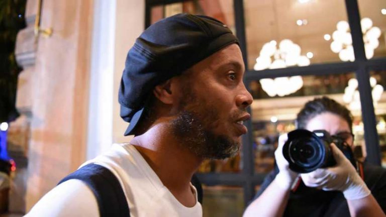 Ronaldinho dient bijzonder verzoek in tijdens huisarrest