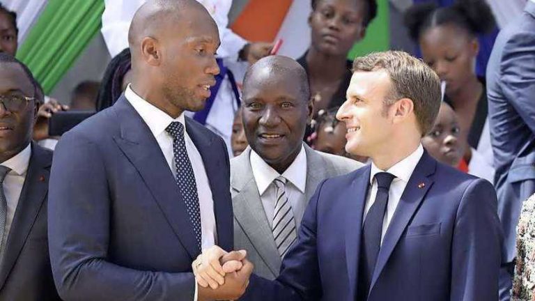 Drogba woest op Franse artsen: ’Afrika is geen laboratorium’
