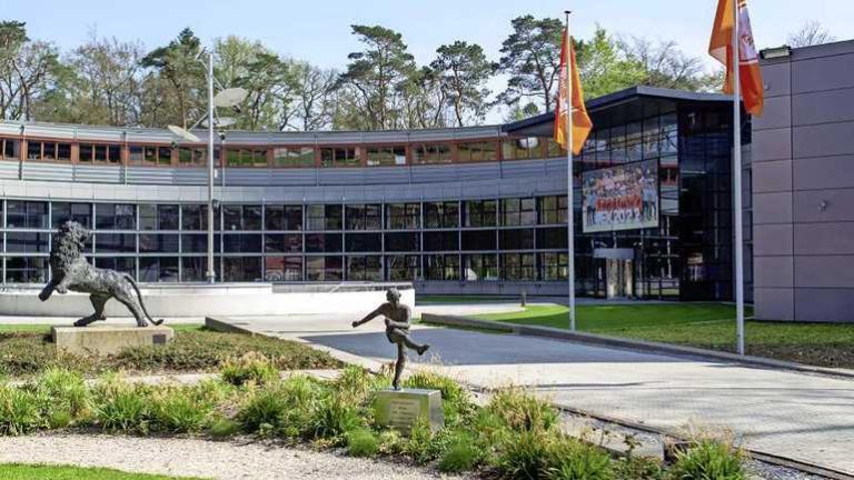 Profvoetbal denkt aan salarismaatregel
