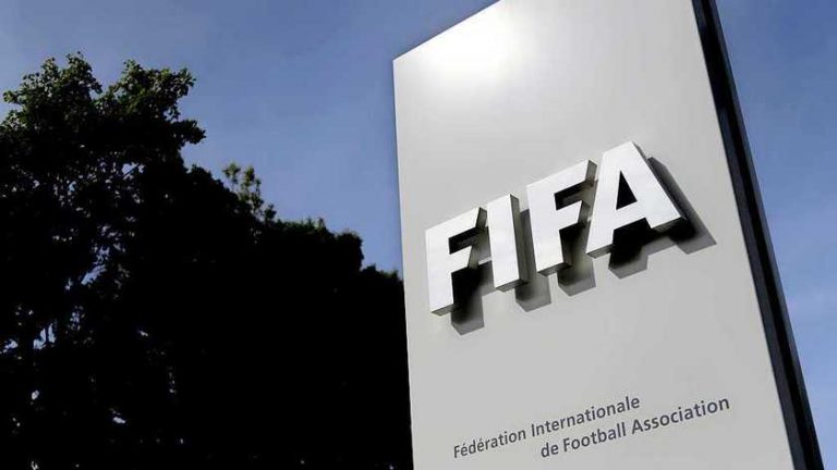 FIFA denkt aan derde transferperiode