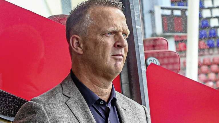 FC Utrecht-trainer Van den Brom na ruime nederlaag: ’Uitslagen oefenduels interesseren me niet’