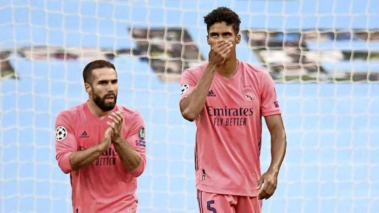 Steun voor Real-zondebok Varane: ’Moeten hem niet beschuldigen’