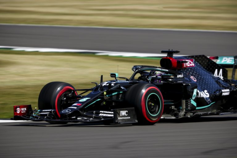 VT2: Hamilton rijdt snelste tijd, Ricciardo derde, motorproblemen voor Vettel