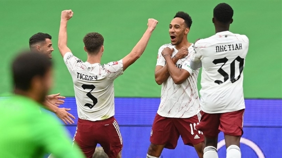 Arsenal pakt op Wembley eerste prijs ten koste van Liverpool