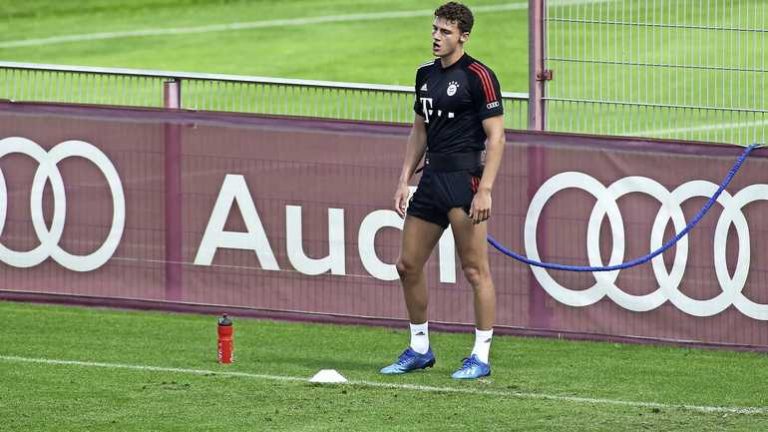 Pavard reist af naar Lissabon in de hoop op rentree bij Bayern