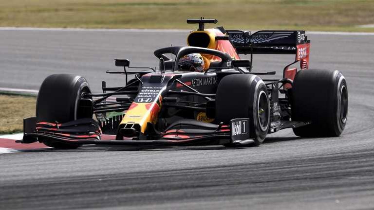 Verstappen klokt derde tijd in Barcelona