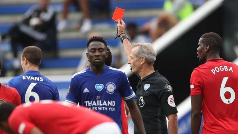Voetballer in Engeland die opzettelijk hoest krijgt rood