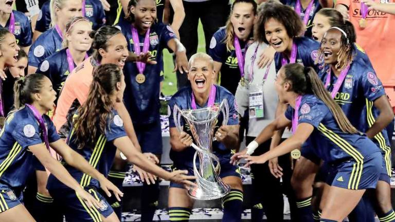 Shanice van de Sanden doet opmerkelijk ’aanzoek’ na derde Champions League-zege