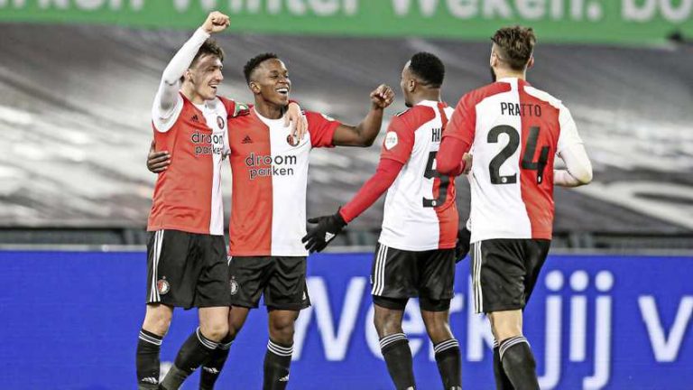 Feyenoord zet Ajax onder druk met zege op PEC