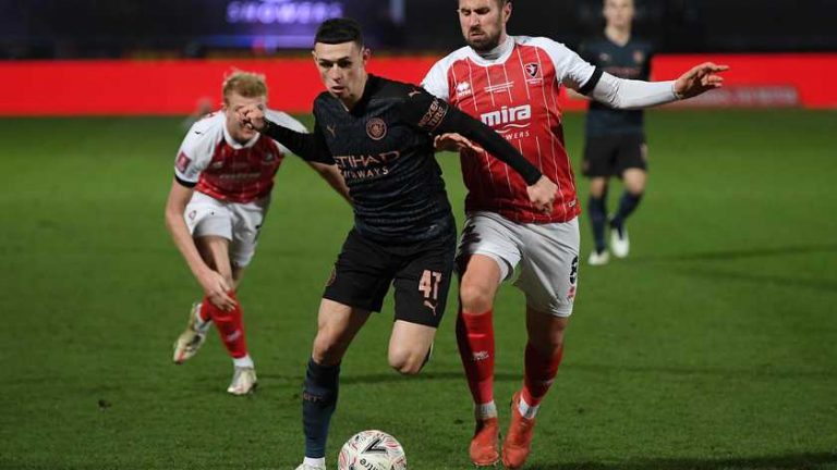 Manchester City ontsnapt aan bekerblamage bij Cheltenham Town