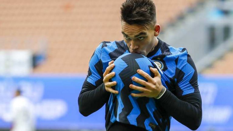 Inter en Lautaro Martínez denderen over Crotone heen