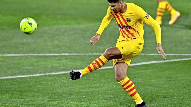 FC Barcelona voorlopig zonder verdediger Araujo