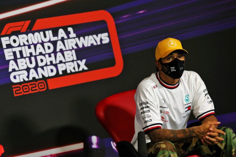 ‘Hamilton stelt vier eisen tijdens contractonderhandelingen met Mercedes’