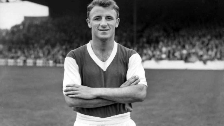 Brits voetbal rouwt om overleden icoon Tommy ’The Doc’ Docherty