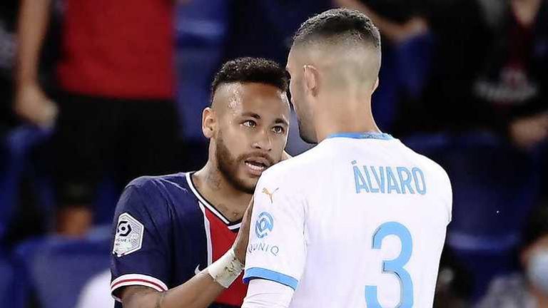 Neymar laat wereld meegenieten van ’twitterfittie’ met tegenstander
