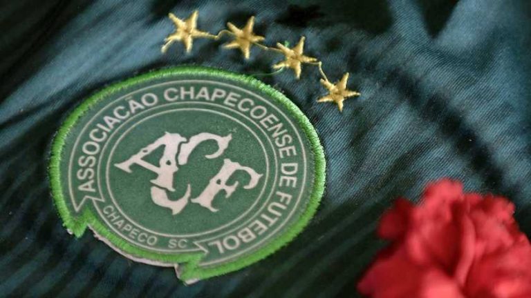 Vliegtuigramp-ploeg Chapecoense op sensationele wijze naar titel
