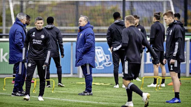 Dick Advocaat gewoon op de bank tegen PSV