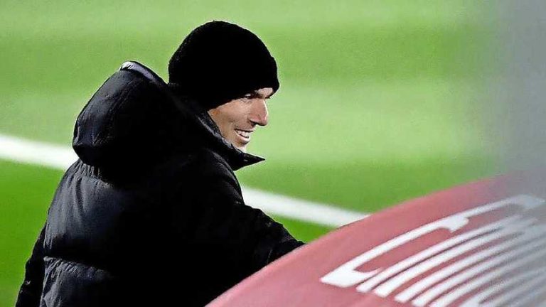 Selectie Real Madrid zat vier uur in stilstaand vliegtuig: ’We zitten hier vast als hamsters’