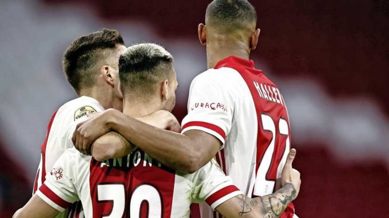 Koploper Ajax eenvoudig langs Sparta