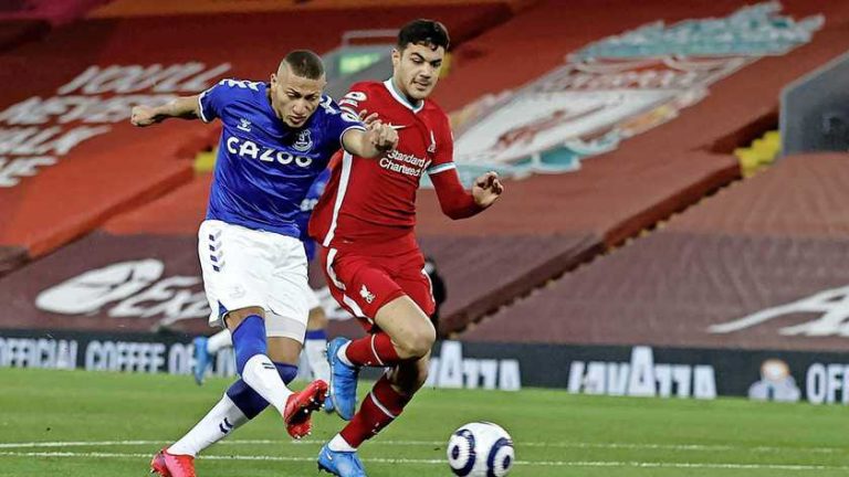 Everton wint voor het eerst in 22 jaar stadsderby op bezoek bij dolend Liverpool