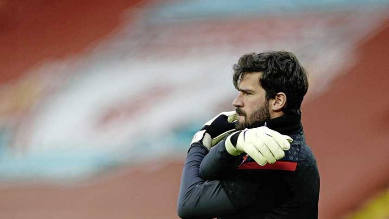 Dramatisch nieuws voor Liverpool-doelman Alisson Becker: vader verdrinkt tijdens zwemmen