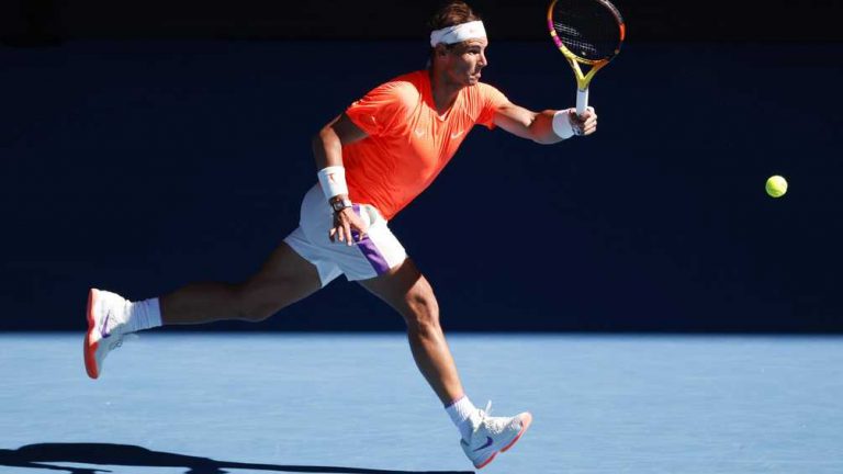 Rafael Nadal rekent af met rugpijn en met opponent