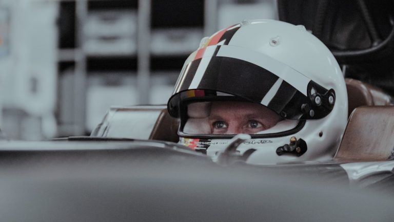 ‘Vettel positief over nieuwe Aston Martin-bolide na eerste simulatortest’
