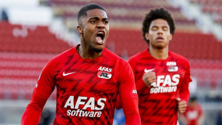 AZ-spits Boadu bezorgt Feyenoord dreun in strijd om tweede plek