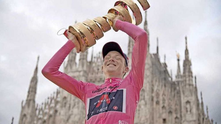 Giro-winnaar Geoghegan Hart gaat titel niet verdedigen: ’Ik zie toch mijn eigen rugnummer 1 niet’