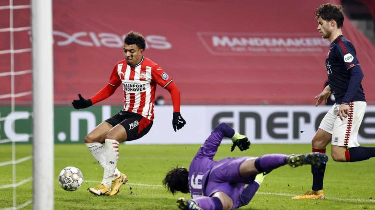 Solide PSV binnen een uur al klaar met FC Twente