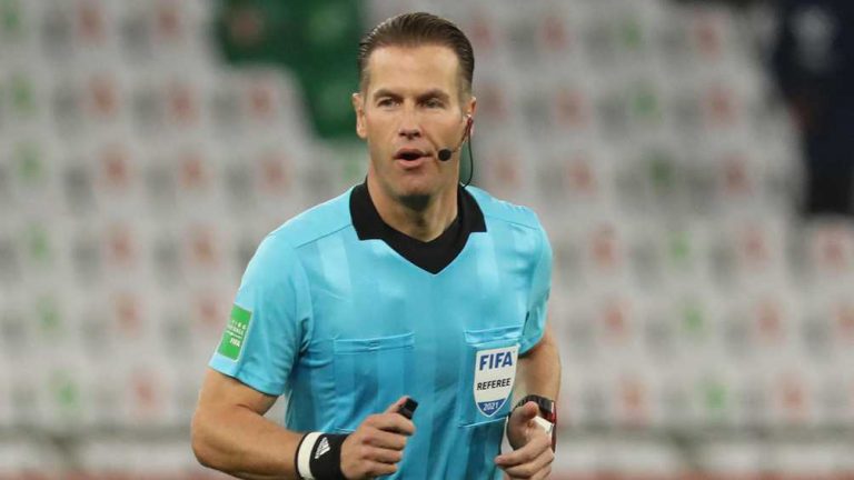 Danny Makkelie fluit kraker tussen PSV en Ajax, Björn Kuipers leidt AZ – Feyenoord