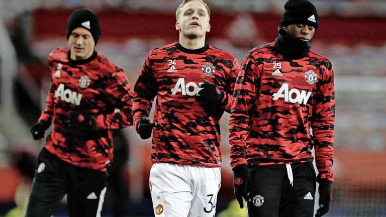 Manchester laat Donny van de Beek thuis vanwege blessure
