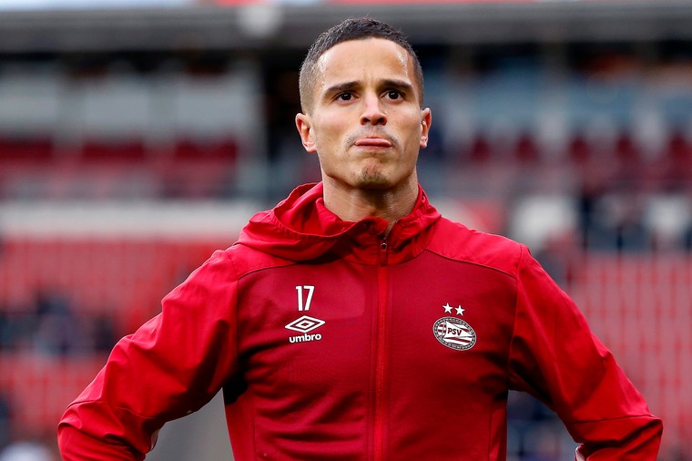 Afellay haalt ongenadig hard uit naar PSV-trainer Schmidt