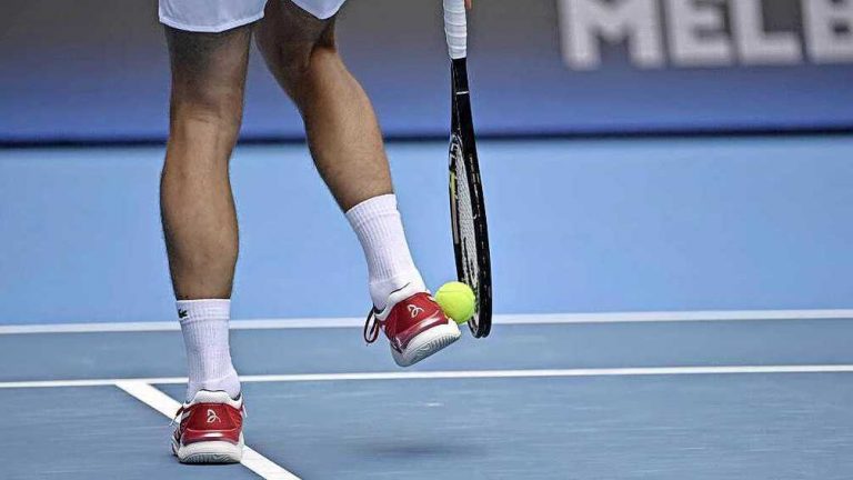 Spelers en honderden betrokkenen bij Australian Open in isolatie na coronageval