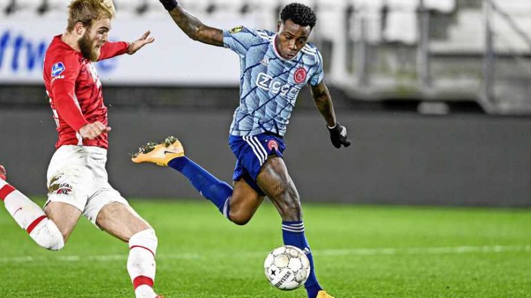 Ajax verhuurt Quincy Promes met optie tot koop