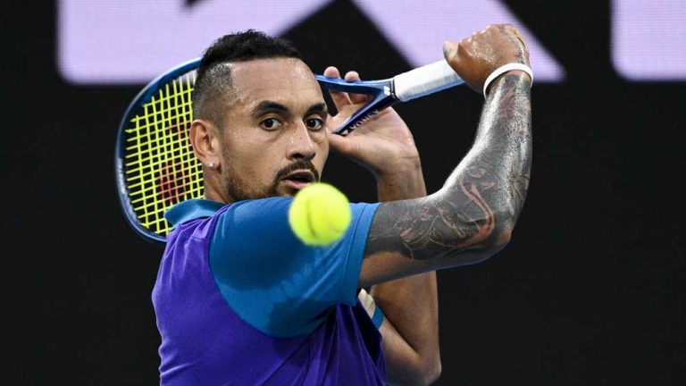Nick Kyrgios ruziet door met Novak Djokovic: ’Het is een rare vogel’