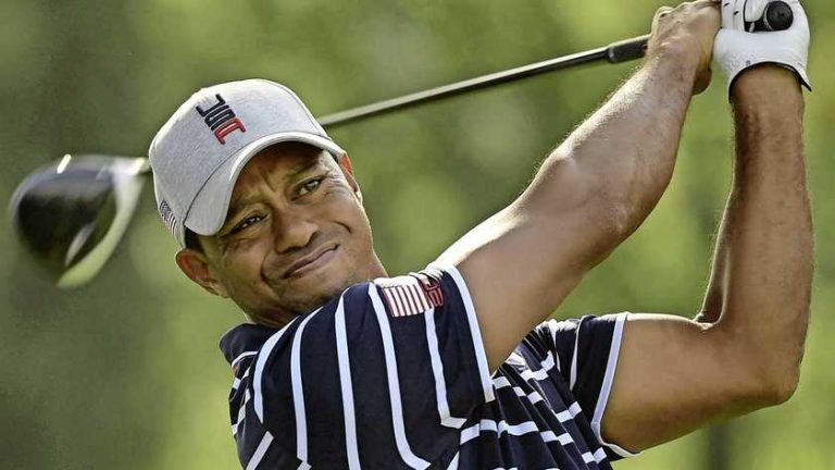 Tiger Woods ontslagen uit ziekenhuis en herstelt verder thuis