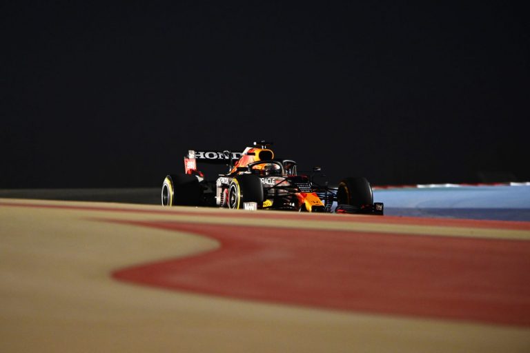 VT2: Verstappen zet de toon in Bahrein, racesimulaties beloven spannende strijd