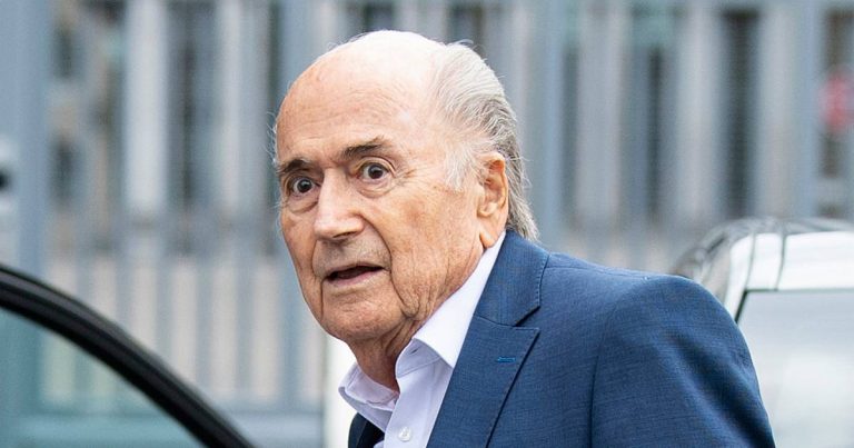 Voormalig FIFA-baas Blatter viert 85ste verjaardag in kliniek