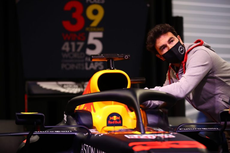 Debuut bij Red Bull van een euforische Sergio Perez: ‘Nog altijd moeilijk te geloven dit’