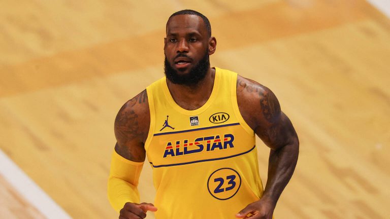 Basketballer James wordt mede-eigenaar van honkbalclub Boston Red Sox