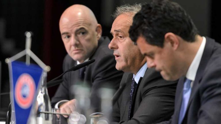 Michel Platini motiveert keuze voor Qatar, Gianni Infantino vindt WK-boycot geen oplossing