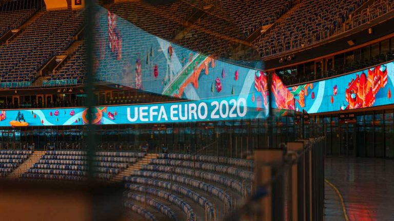 UEFA eist fans op EK voetbal: ’Geen enkel duel in leeg stadion’